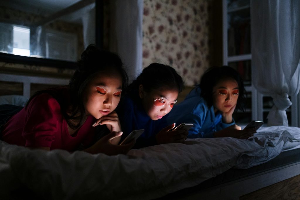The Rise of Close Friends Content: Intimacy in the Age of Broadcasting